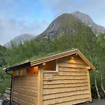 Melkevoll Bretun * Briksdalsbre