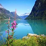 Melkevoll Bretun Semesterbostad *