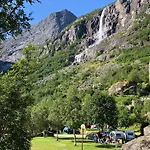 Melkevoll Bretun Briksdalsbre