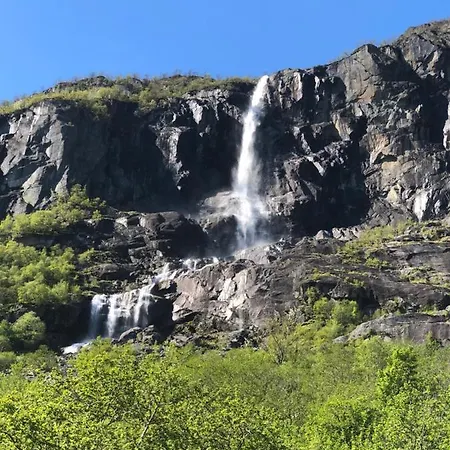 Melkevoll Bretun Briksdalsbre