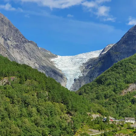 Melkevoll Bretun * Briksdalsbre