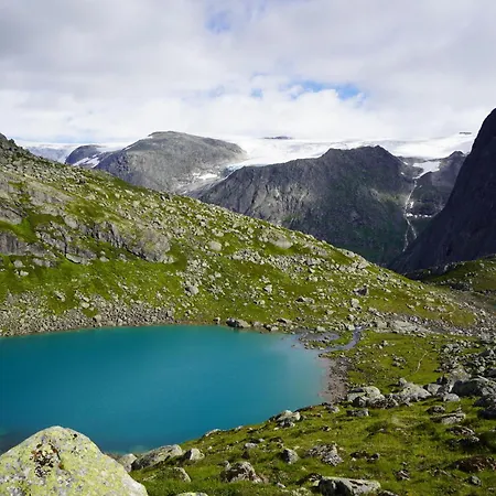 Melkevoll Bretun بيت للعطل Briksdalsbre