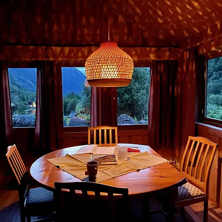 Holiday home Melkevoll Bretun *