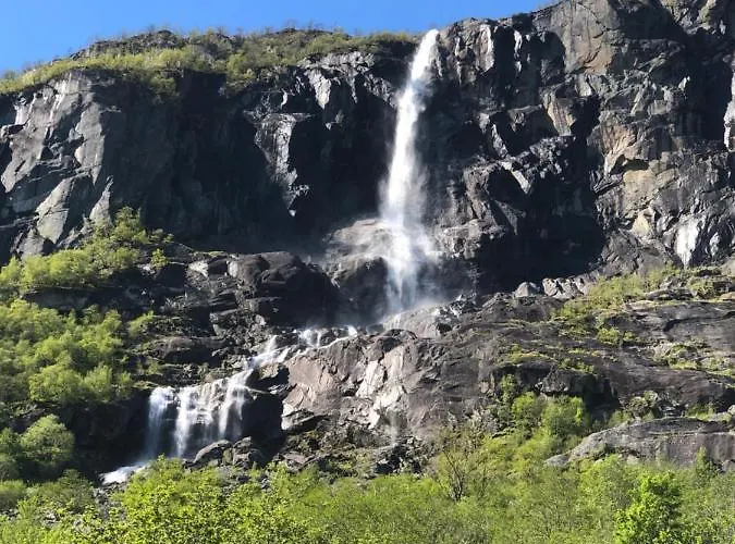 Melkevoll Bretun Briksdalsbre