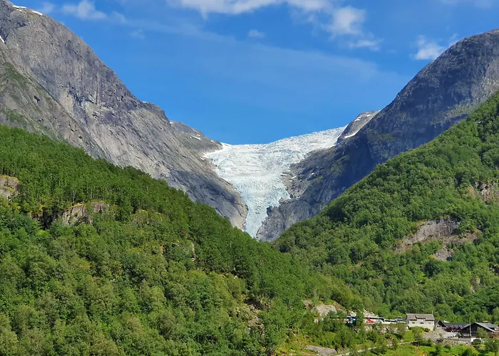 Melkevoll Bretun * Briksdalsbre