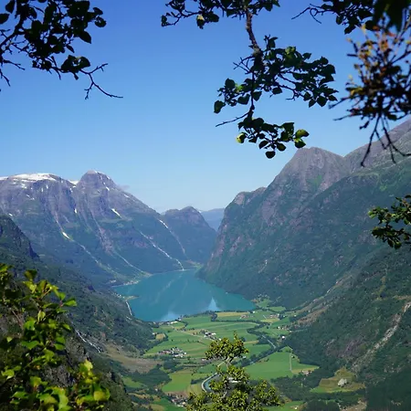 Melkevoll Bretun * Briksdalsbre